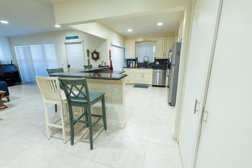 3215 Ne 15th Street - Photo 2