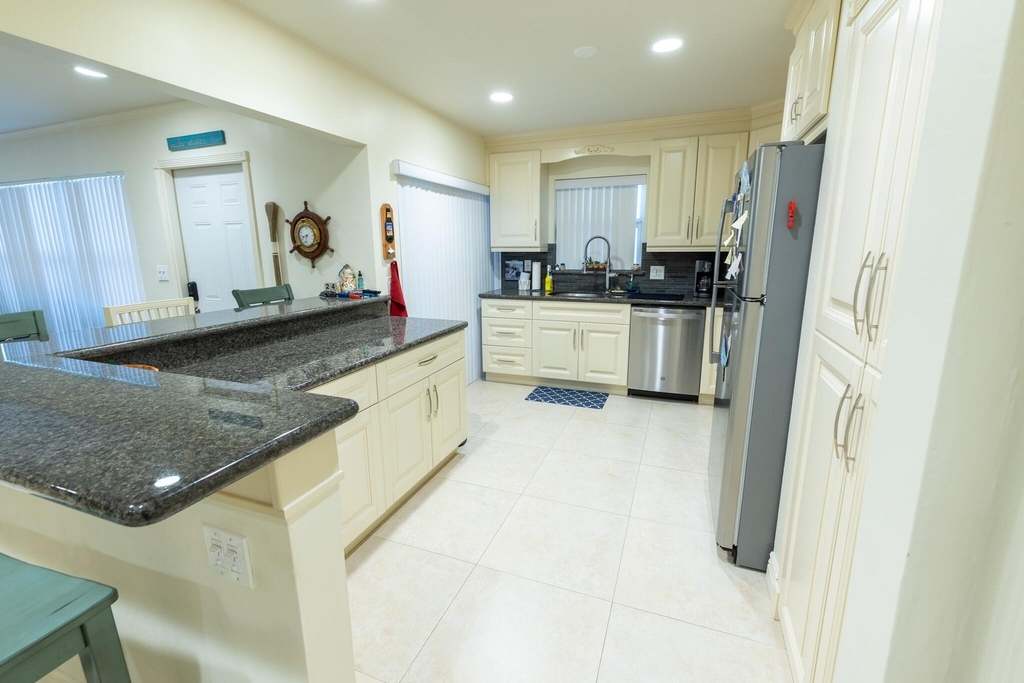 3215 Ne 15th Street - Photo 12