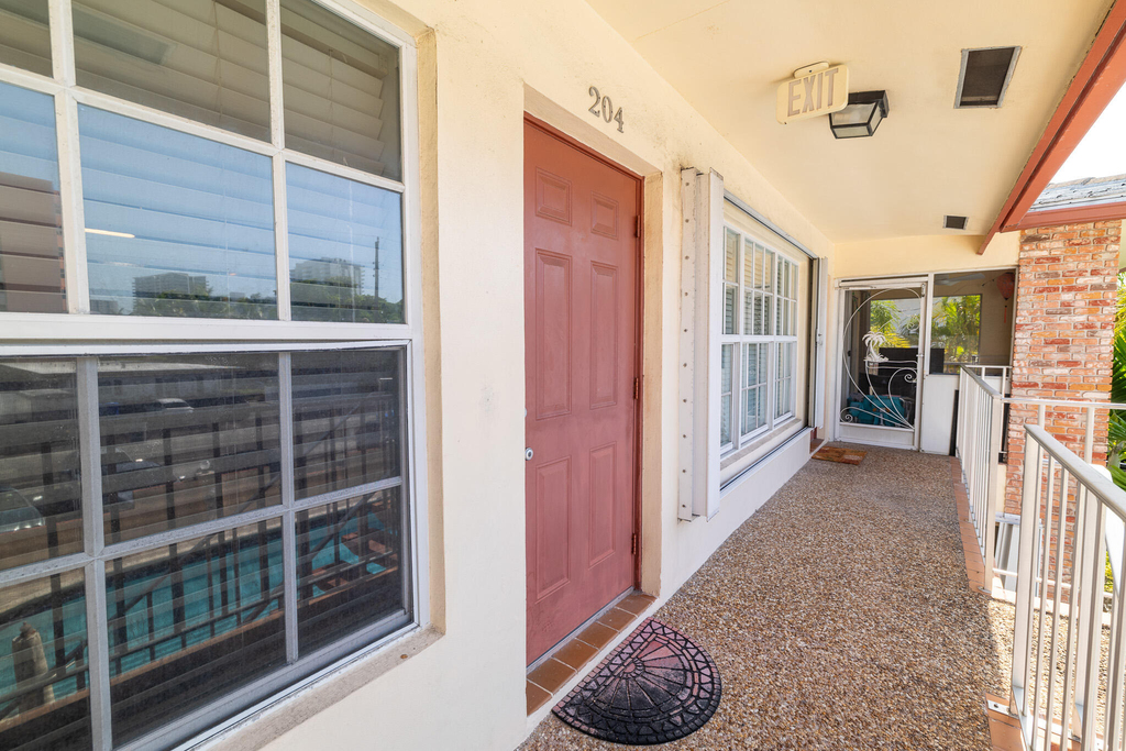 3215 Ne 15th Street - Photo 8