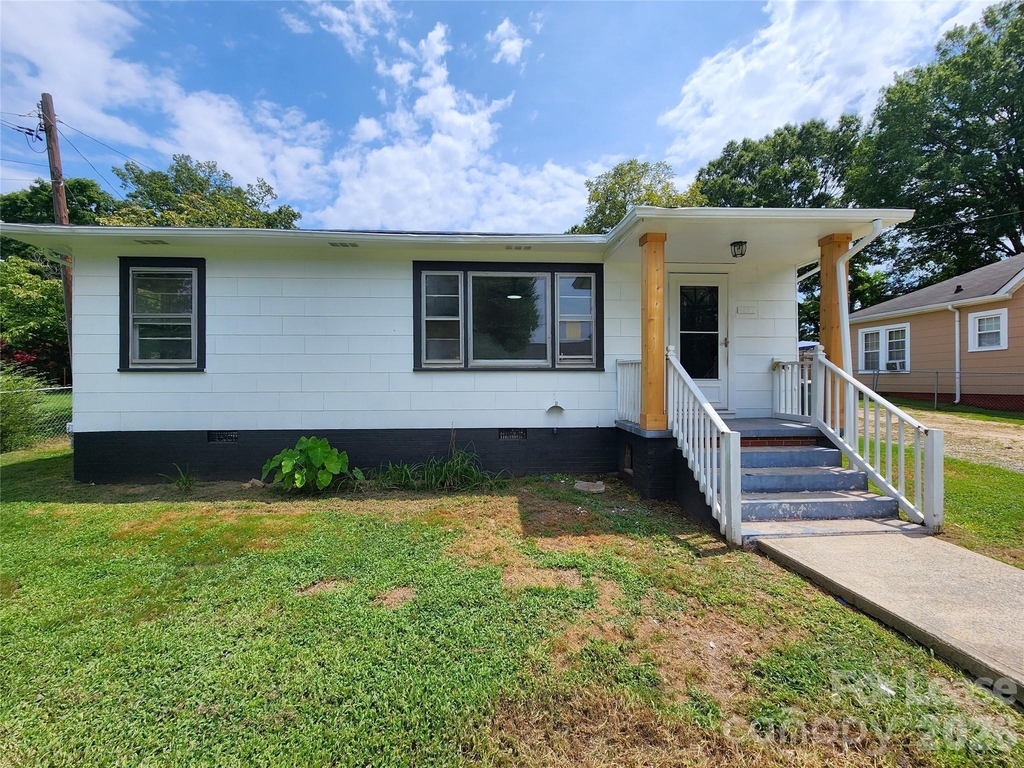 1208 N Juniper Avenue - Photo 0