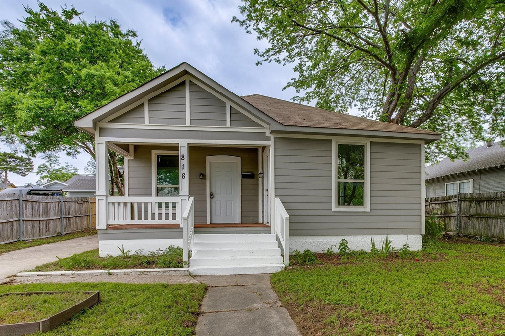 818 E Woodin Boulevard - Photo 1