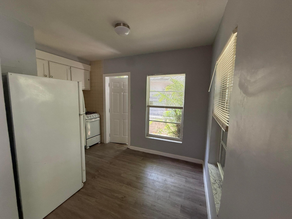 643 Ne 17th Terrace - Photo 5