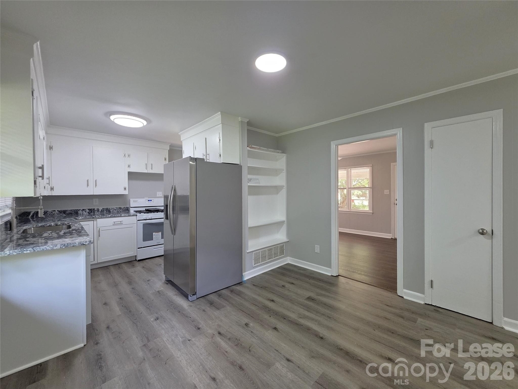 502 Cardinal Court - Photo 3
