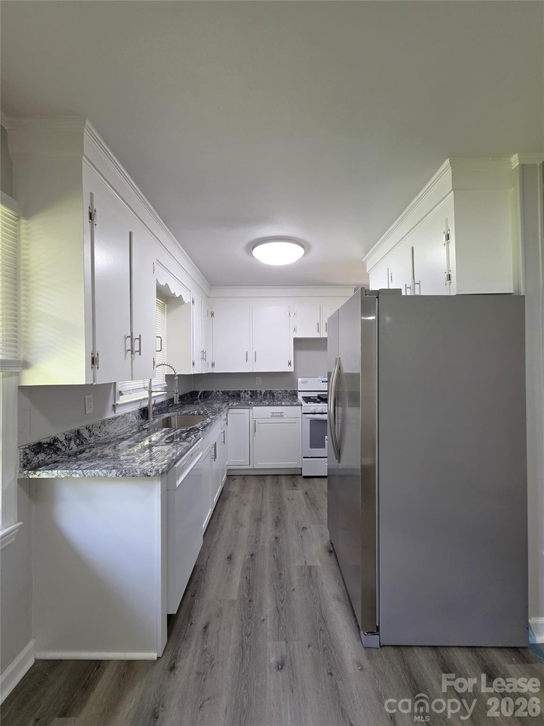 502 Cardinal Court - Photo 4