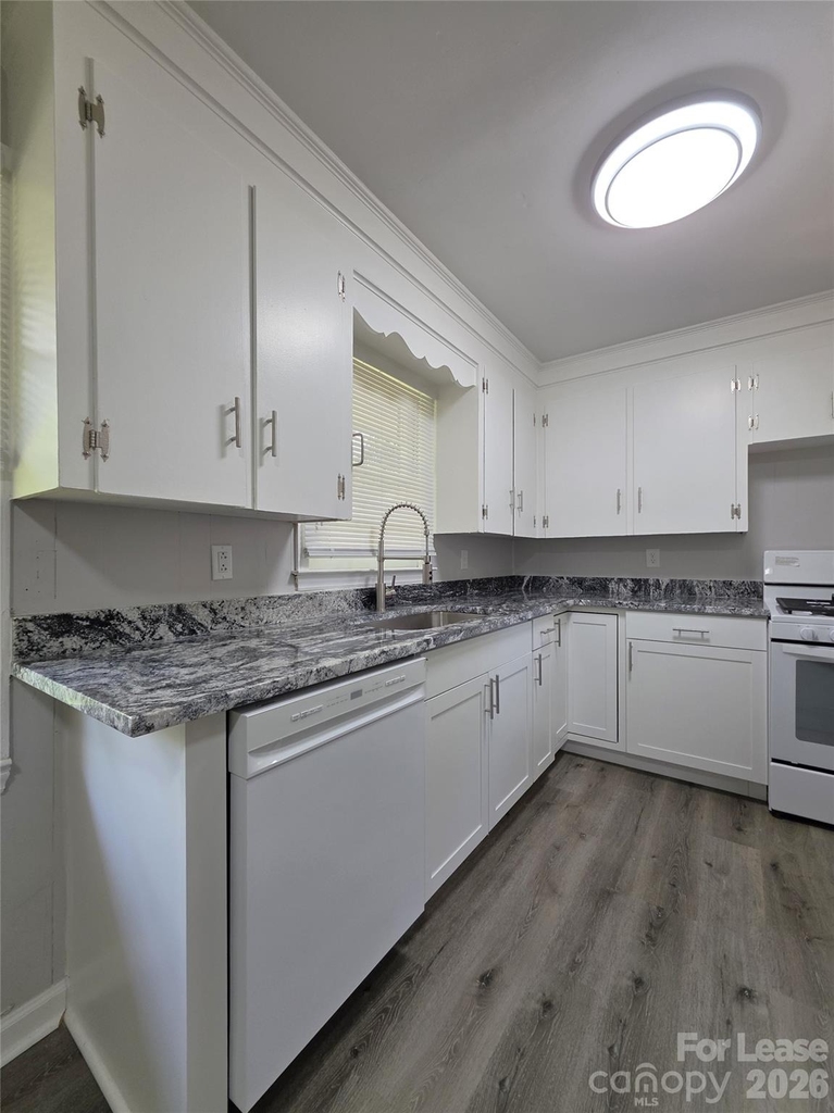 502 Cardinal Court - Photo 5