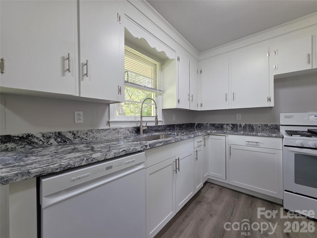 502 Cardinal Court - Photo 8