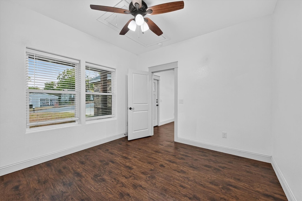 1216 W Nelson Street - Photo 11