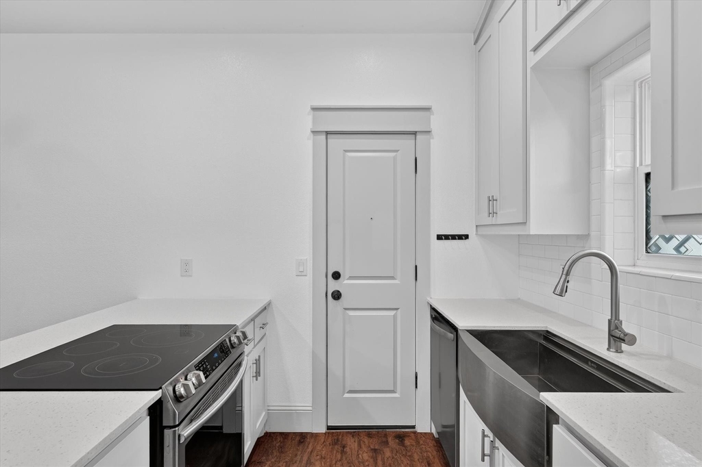 1216 W Nelson Street - Photo 6