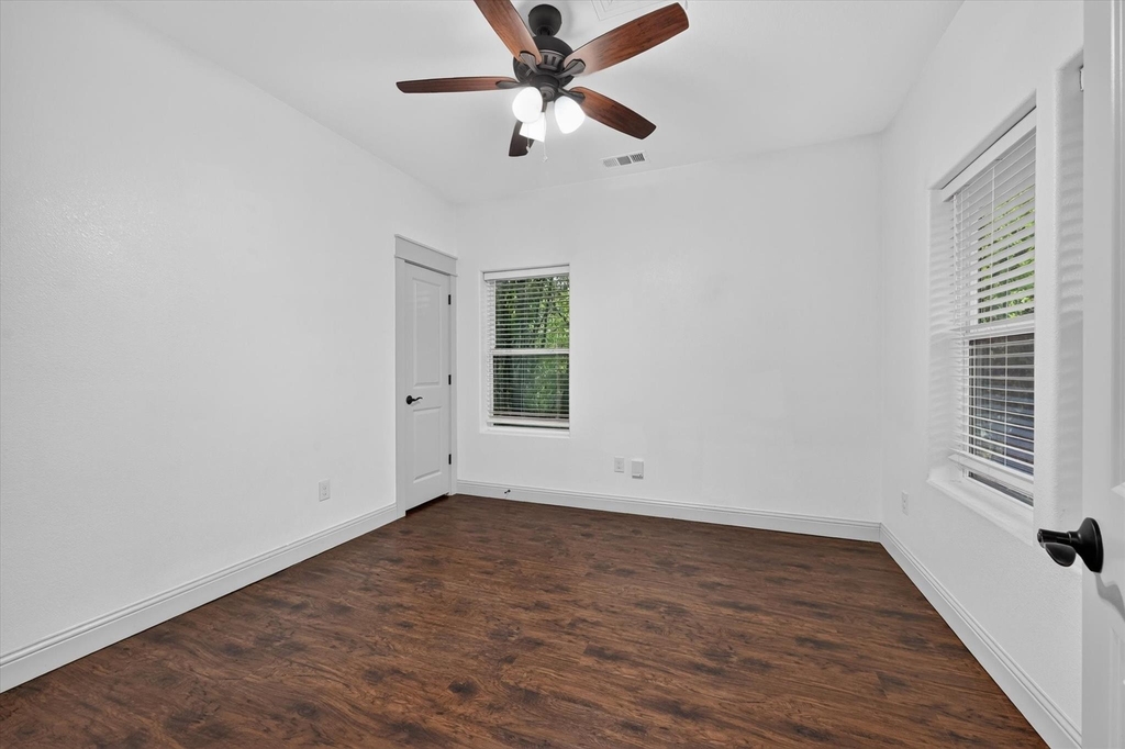1216 W Nelson Street - Photo 10