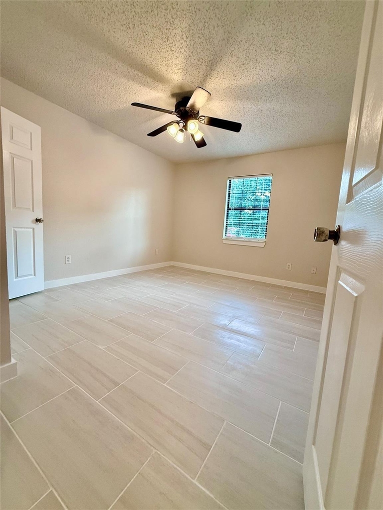 739 W Pine Street - Photo 2
