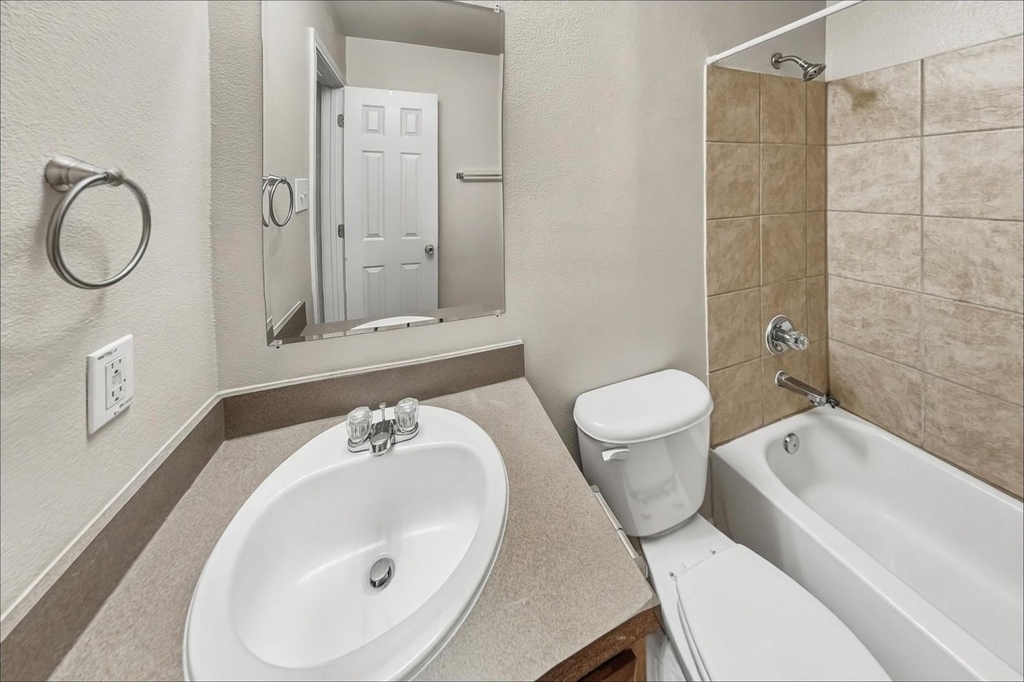 1709 Novella Court - Photo 19