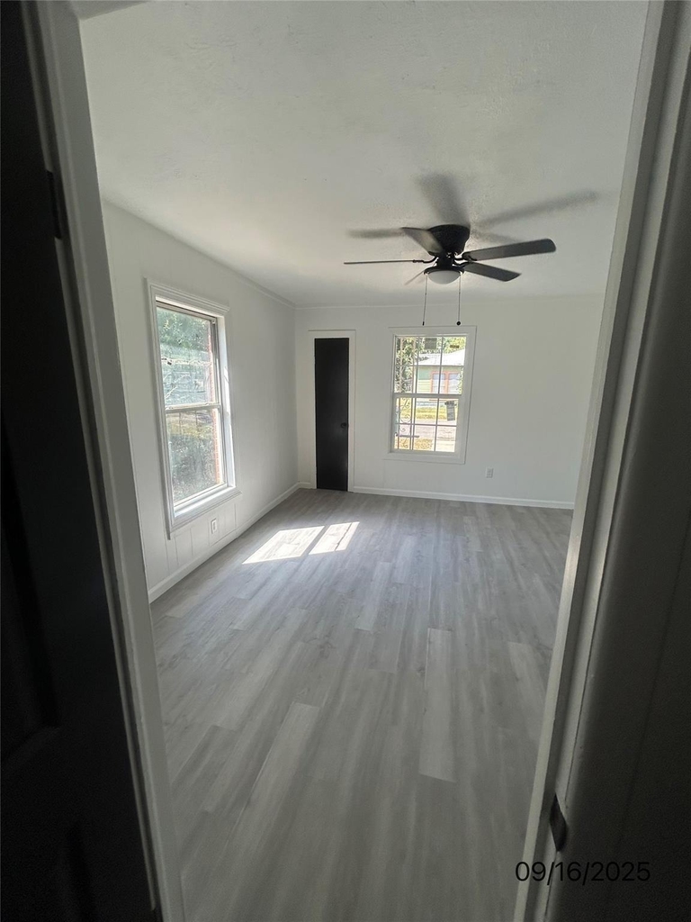 515 N Donna - Photo 11