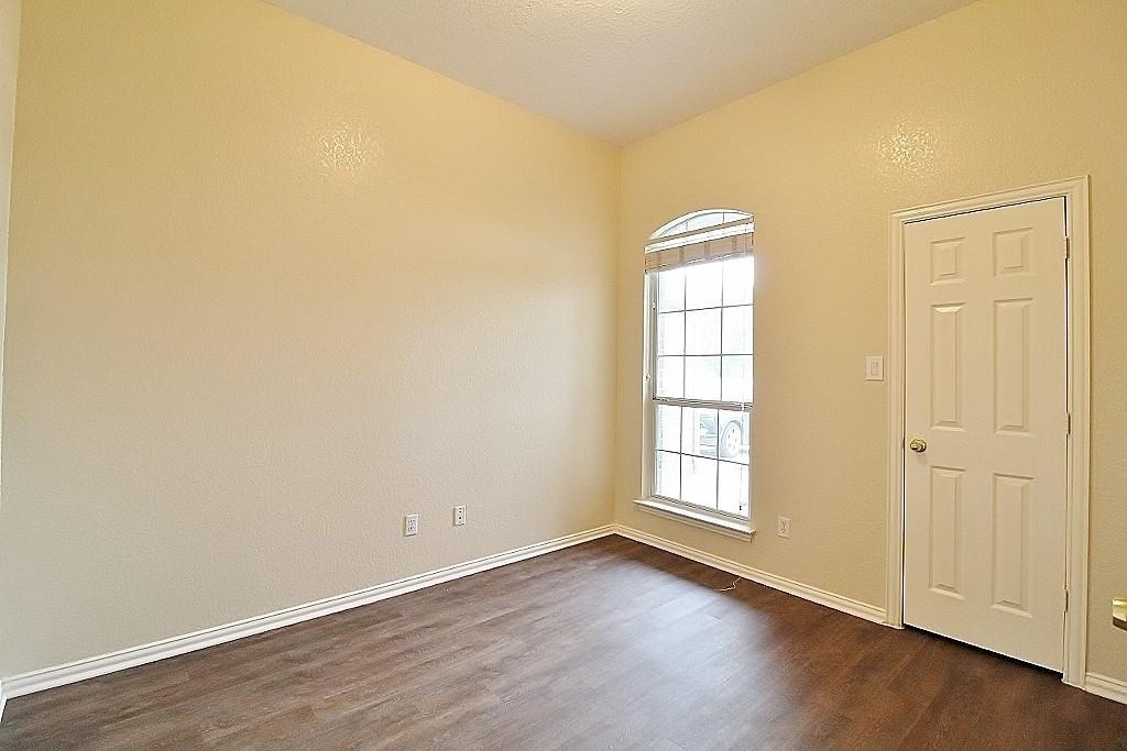 302 Aspen Court W - Photo 12