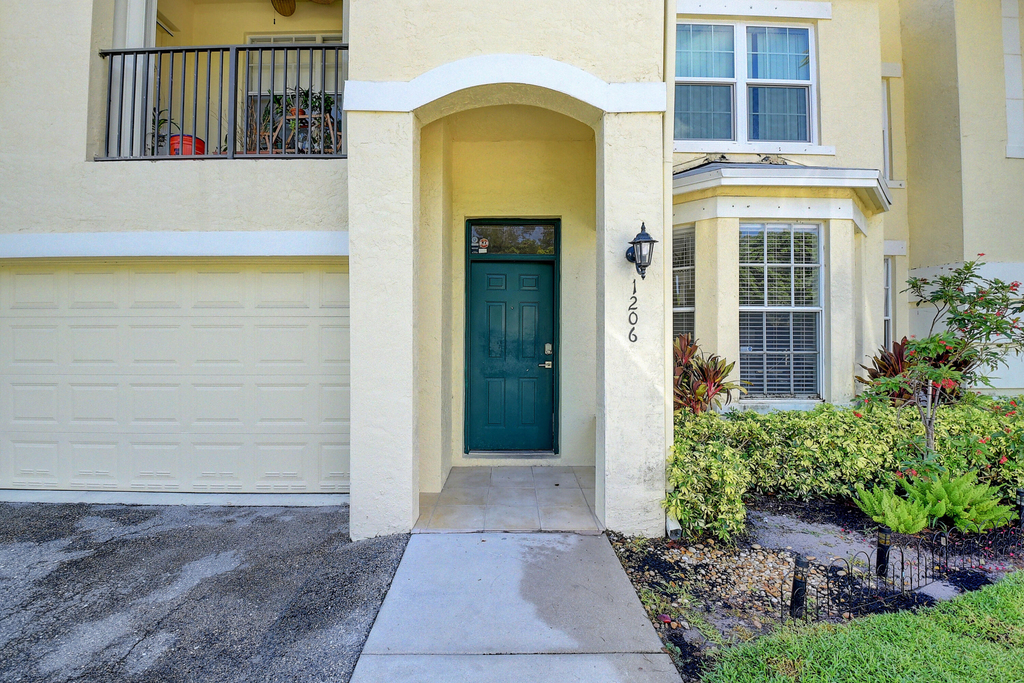 1206 Belmont Place - Photo 1