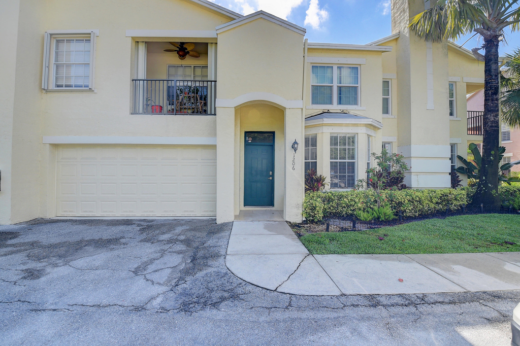 1206 Belmont Place - Photo 0