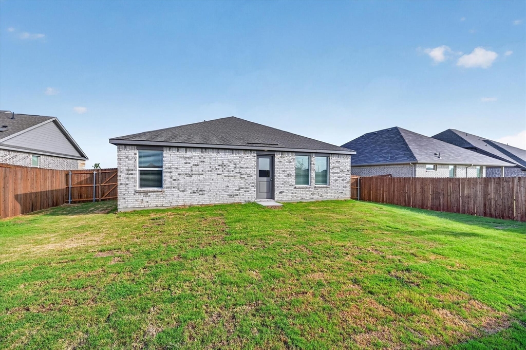 624 W Criner Street - Photo 23