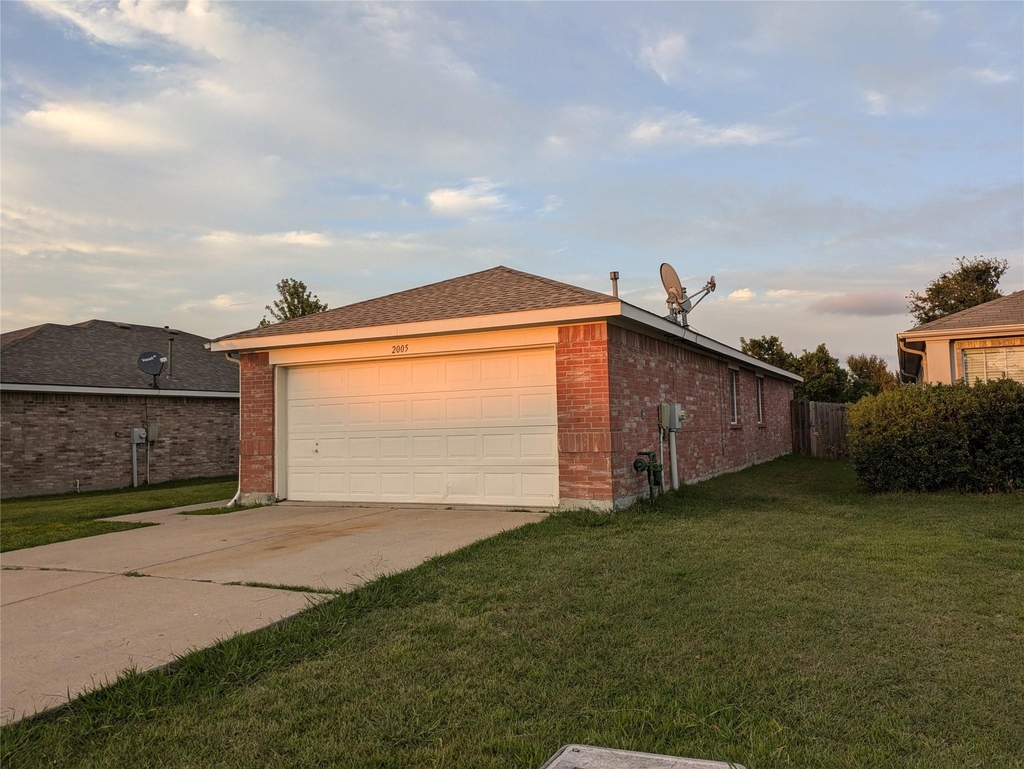 2005 Wildwood Drive - Photo 1