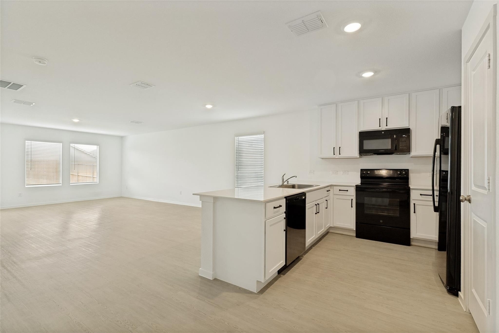 621 Holleman Drive - Photo 8