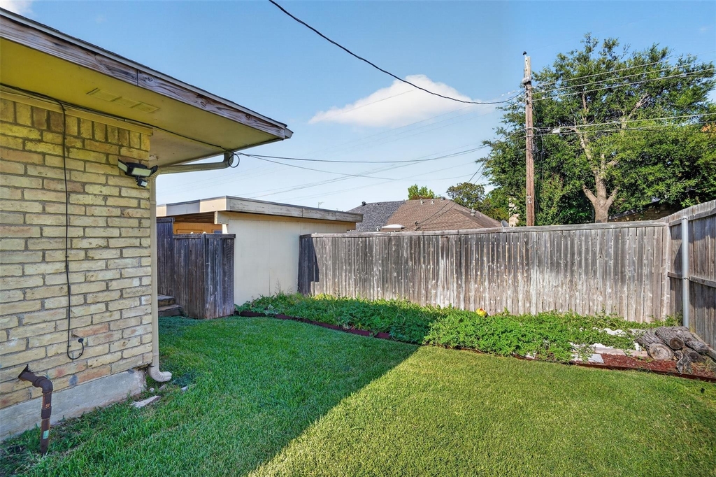 10526 Ravenscroft Drive - Photo 2