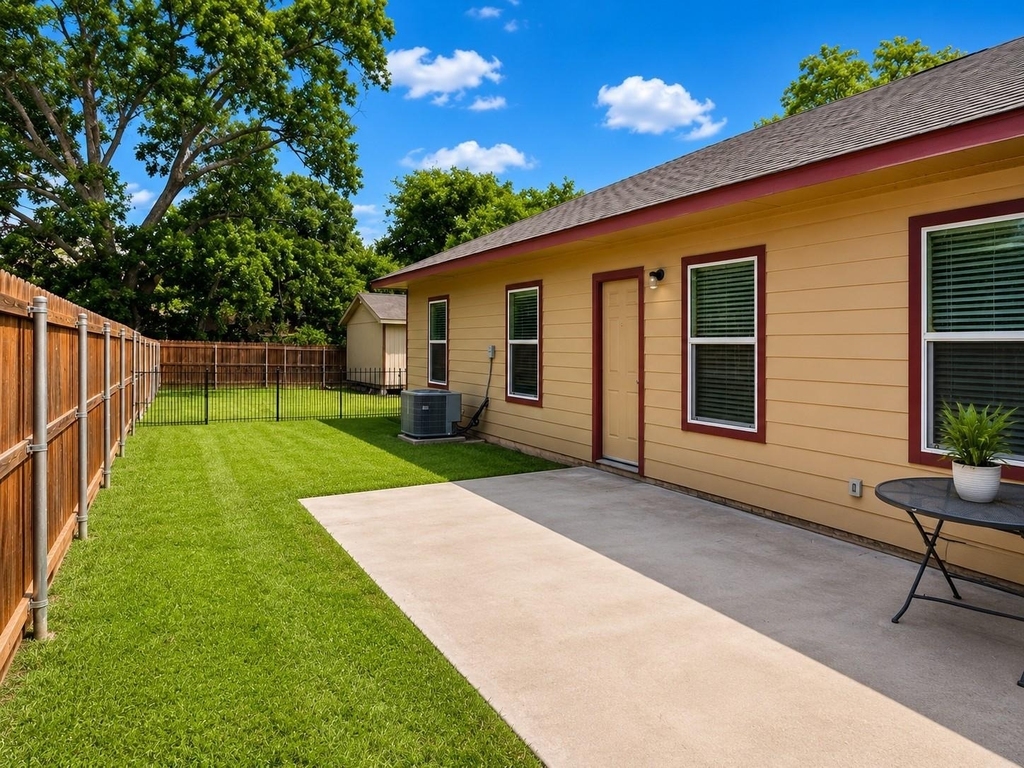 719 E 6th Street - Photo 18