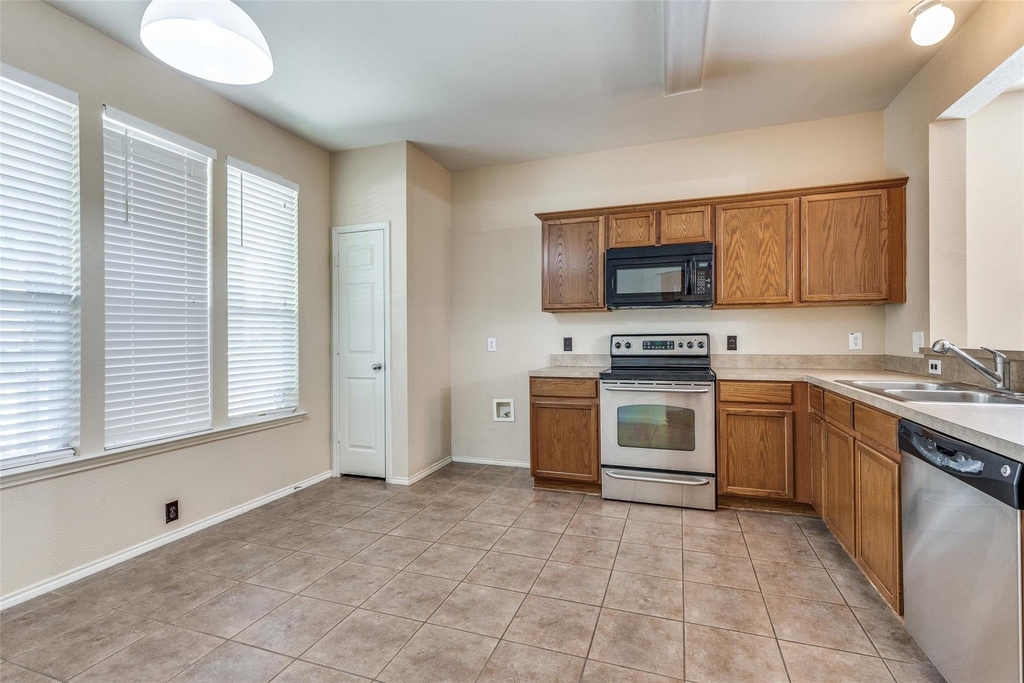 10721 Traymore Drive - Photo 8