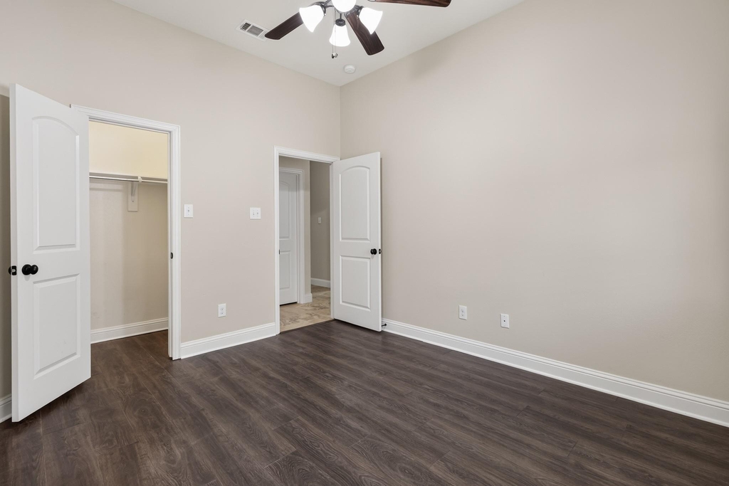 660 Sharpley Drive - Photo 14