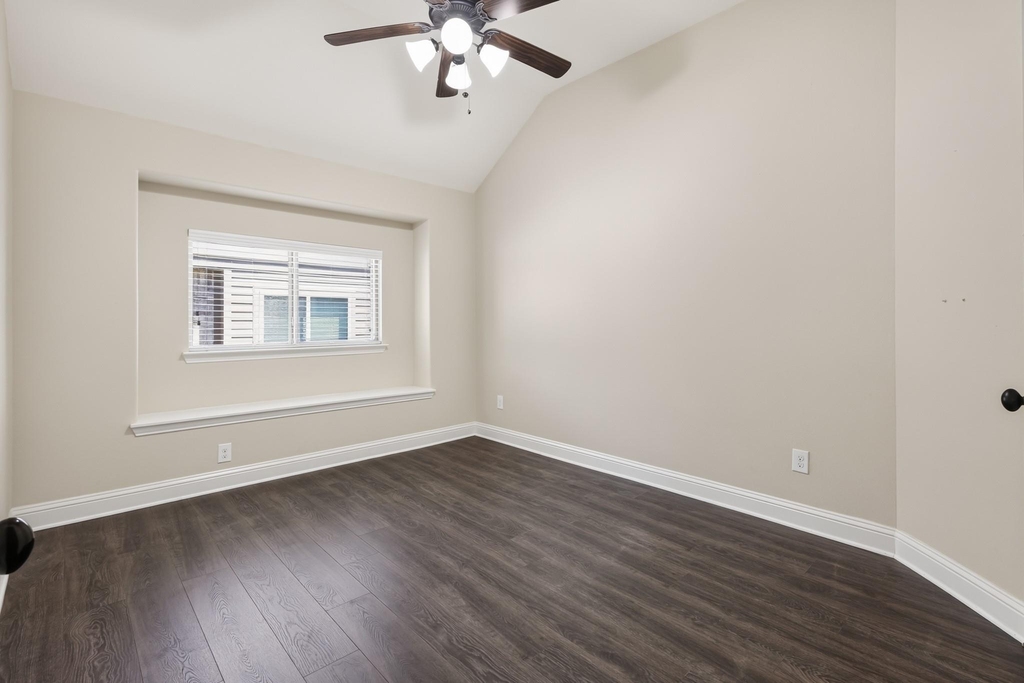 660 Sharpley Drive - Photo 13