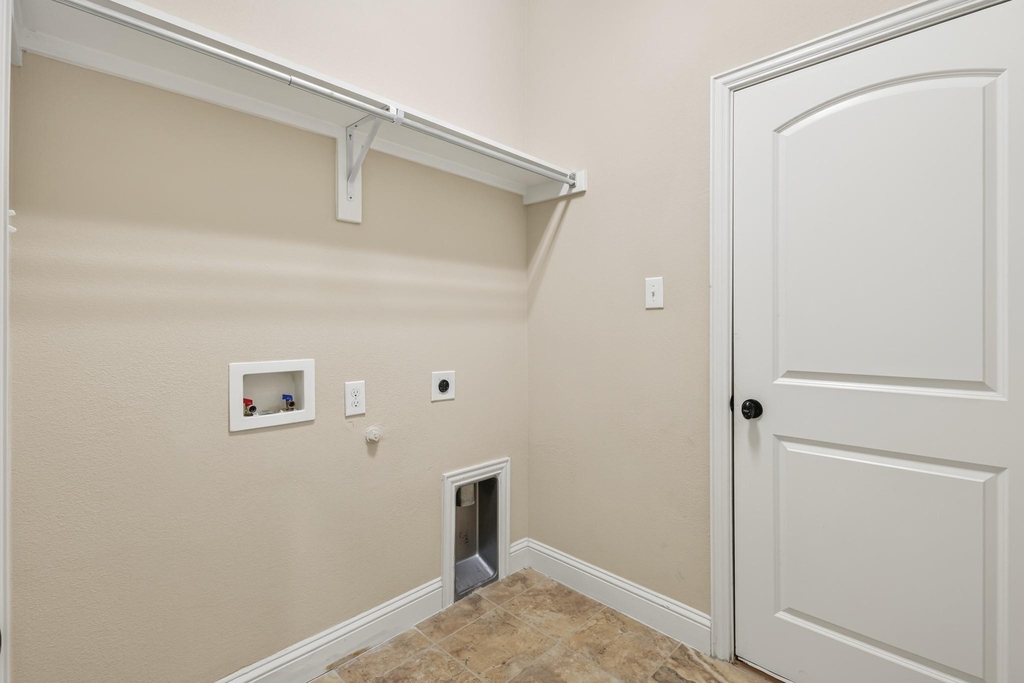 660 Sharpley Drive - Photo 15