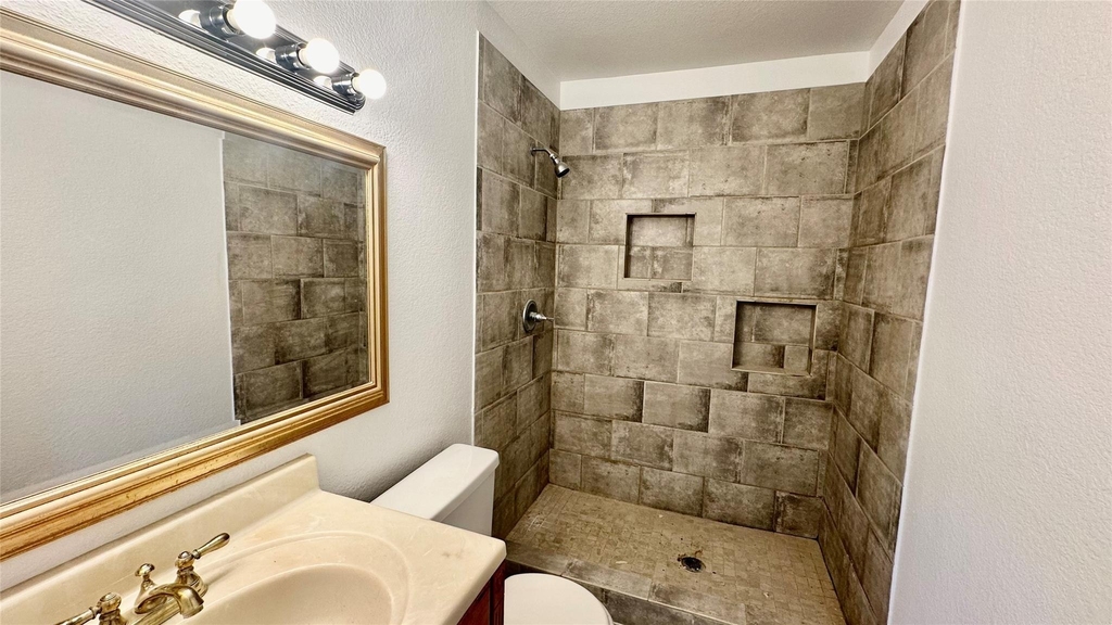 5300 Duchess Court - Photo 7