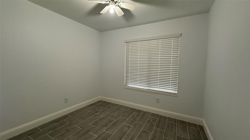 5300 Duchess Court - Photo 3