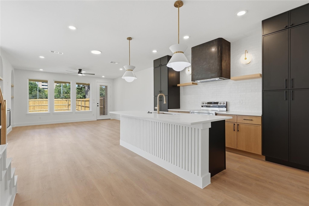 3300 S Harwood Street - Photo 2
