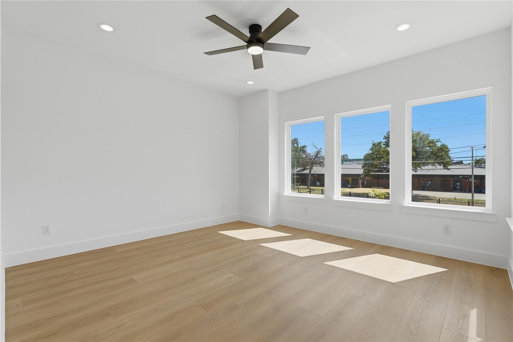 3300 S Harwood Street - Photo 11