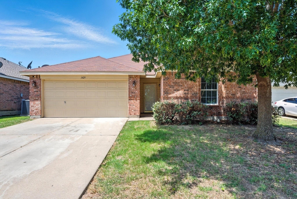 1429 Royal Meadows Trail - Photo 0