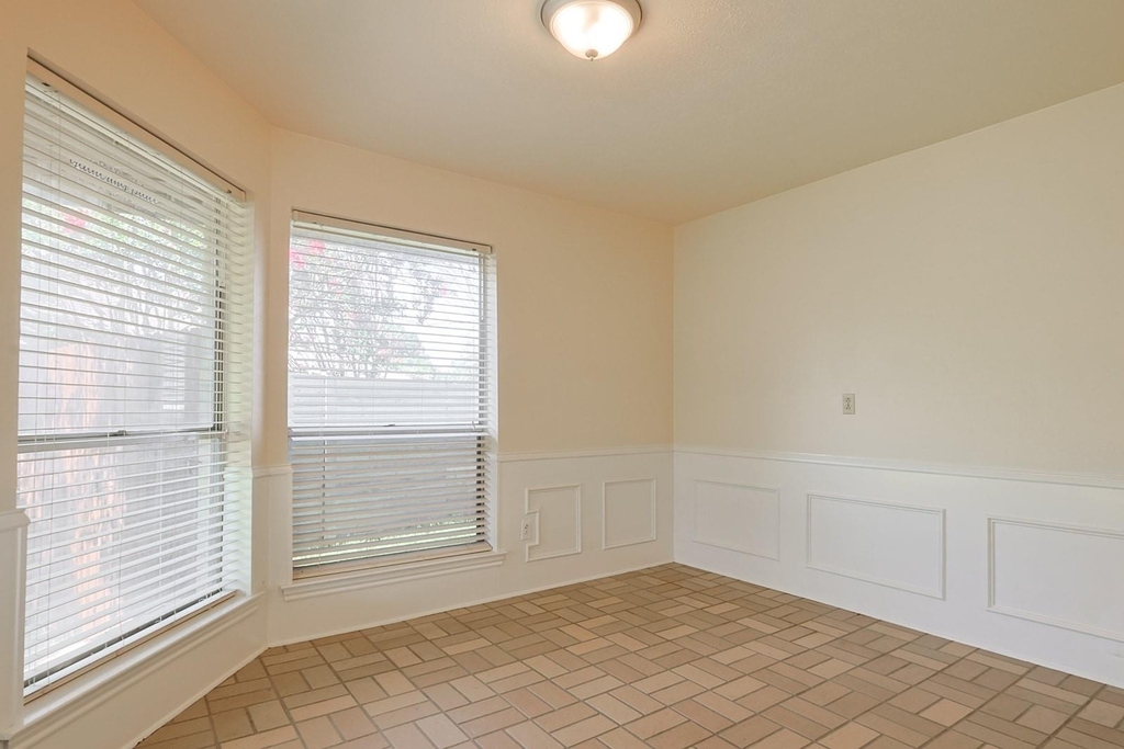 6809 Fawn Valley Place - Photo 11