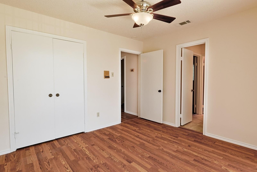 6809 Fawn Valley Place - Photo 18