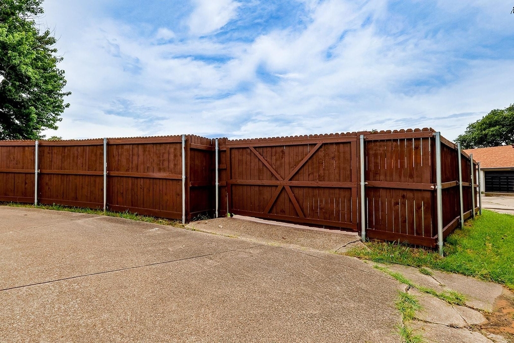 6809 Fawn Valley Place - Photo 29