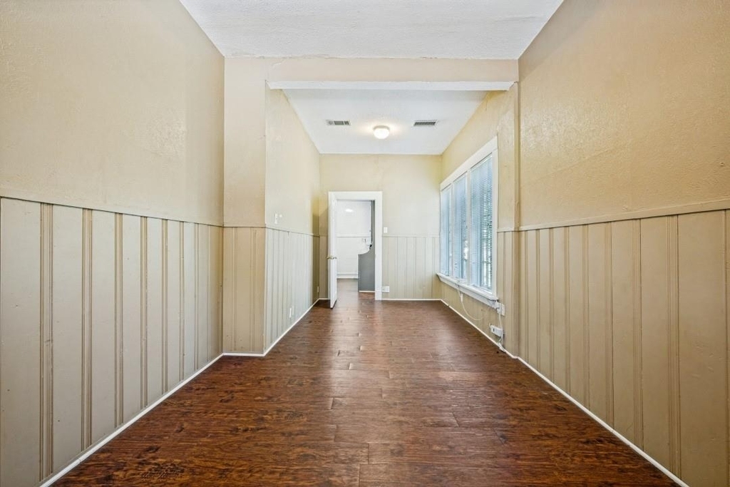 904 W Hickory Street - Photo 1