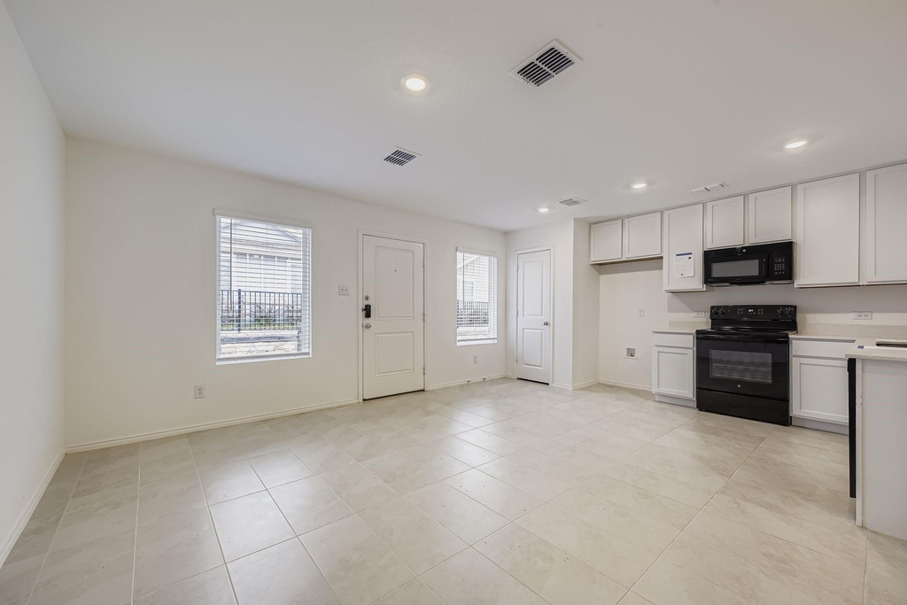 8739 Cottage Creek Drive - Photo 5