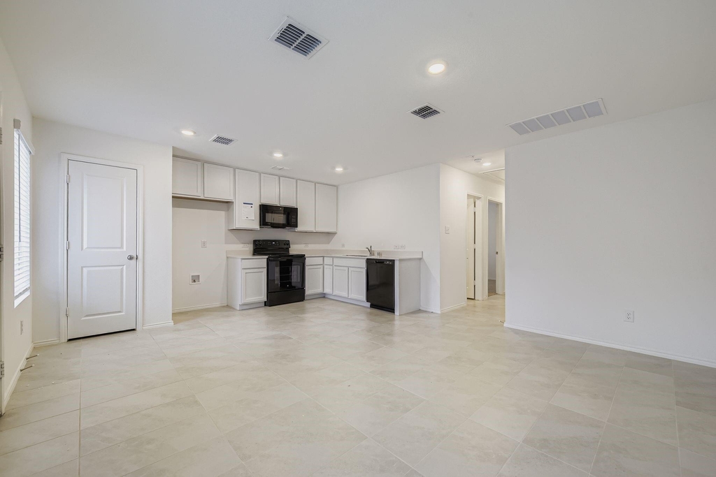 8739 Cottage Creek Drive - Photo 4