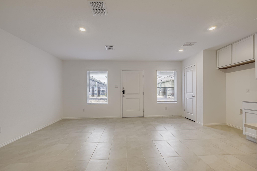 8739 Cottage Creek Drive - Photo 6