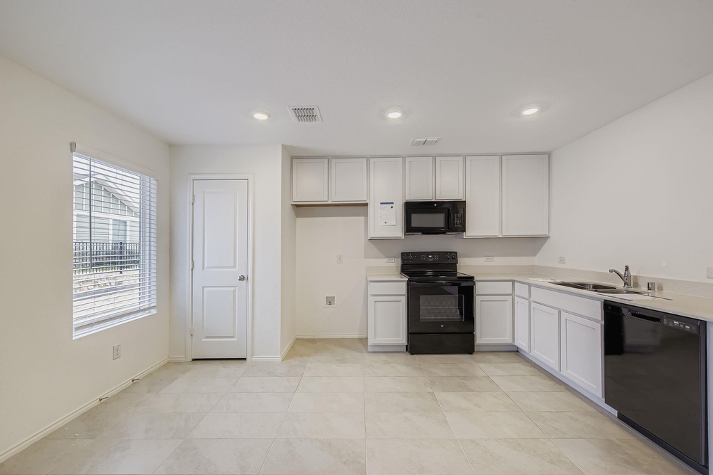 8739 Cottage Creek Drive - Photo 9