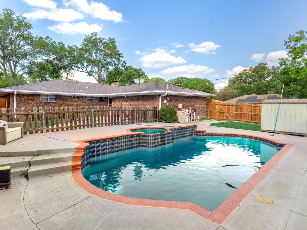501 Edgewood Avenue - Photo 1