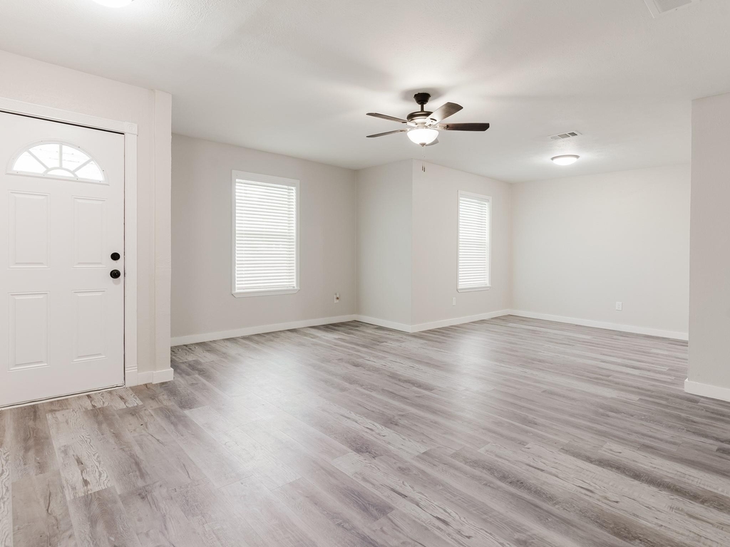501 Edgewood Avenue - Photo 2