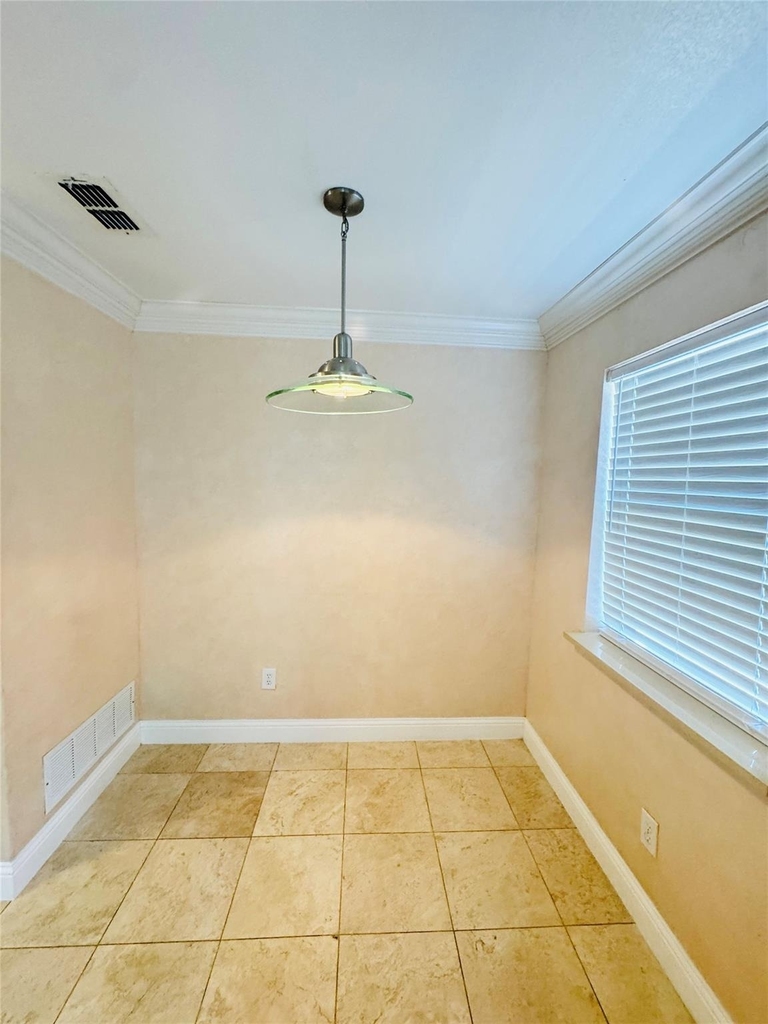 2014 Picadilly Boulevard - Photo 2