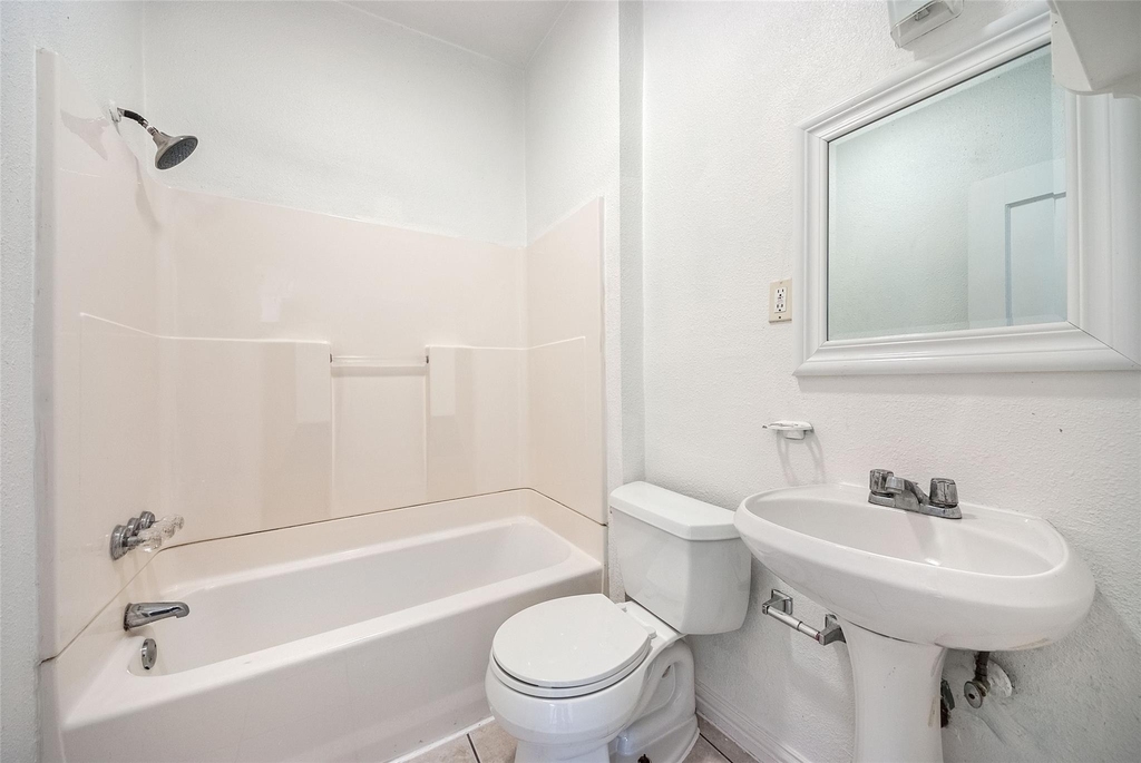 5407 Worth Street - Photo 4