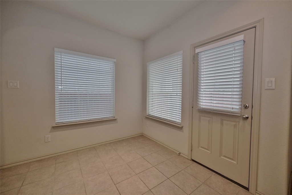 5921 Comanche Peak Drive - Photo 9