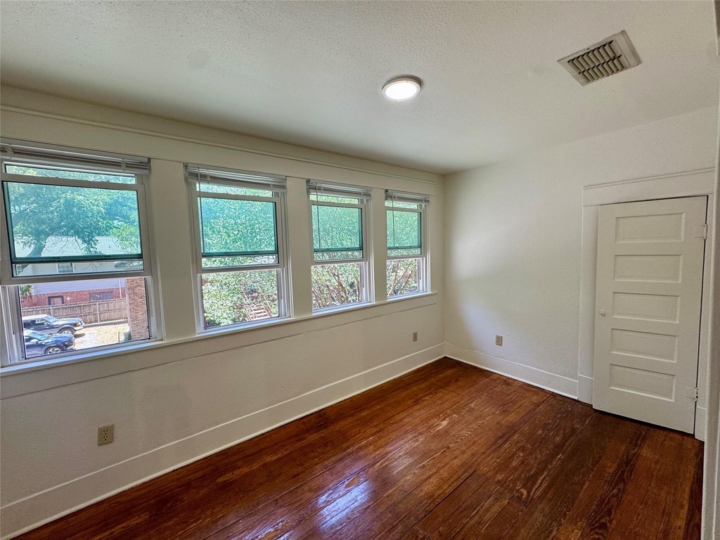 715 W Hickory - Photo 7