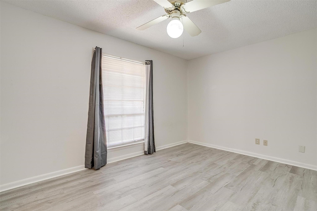 1104 Julie Street - Photo 5