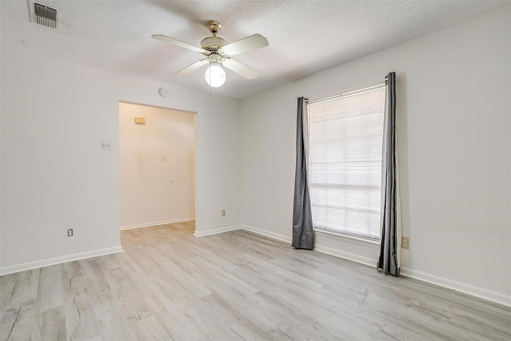 1104 Julie Street - Photo 8