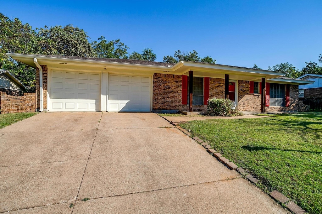 1104 Julie Street - Photo 1